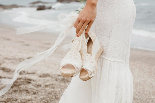 How to Travel With a Wedding Dress for a Destination Wedding?
